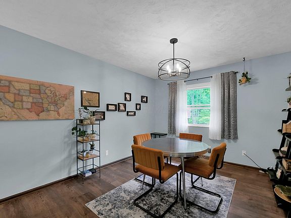 5th image of 51 Horseshoe Ct