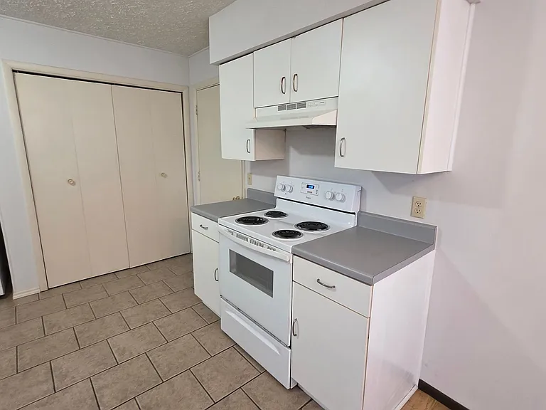624 W Lois St — Photo 10