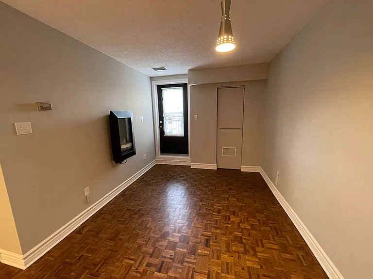 7 Florence St #22 — Photo 6