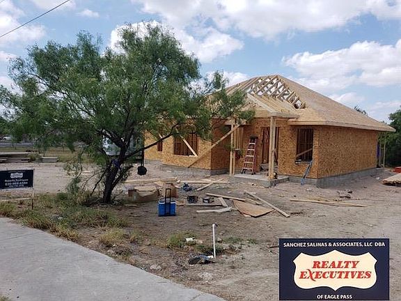 3rd image of 811 Venesa Dr