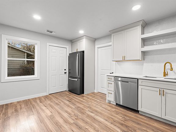 2nd image of 8423 Glen Regal Dr