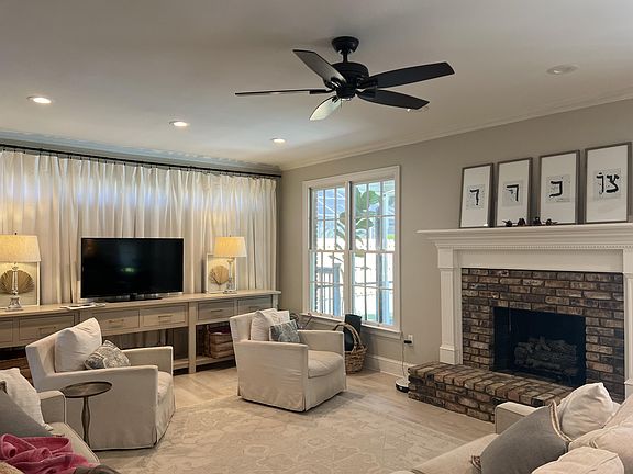 4th image of 1358 Windward Ln