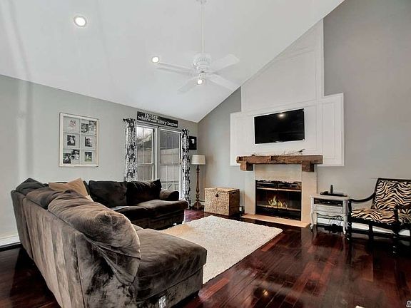 4th image of 115 Strathmore Court Dr