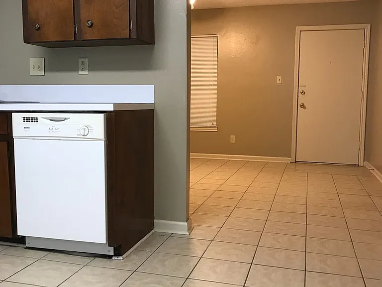 801 General Mouton Ave — Photo 5