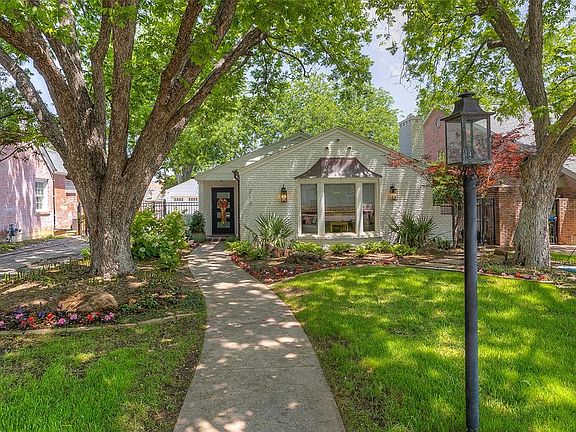 3rd image of 217 Williamsburg Ln