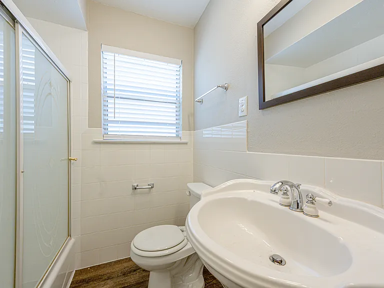 105 Dupont Cir — Photo 38
