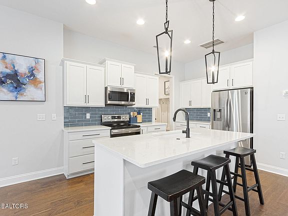5th image of 3236 Great Plains Ln