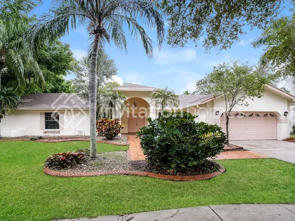 20241 NW 8th St, Hollywood, FL 33029