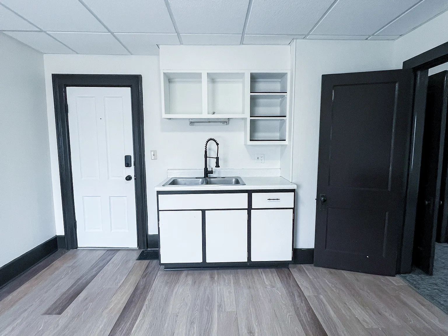 215 E Green St - Unit 4 — Photo 2