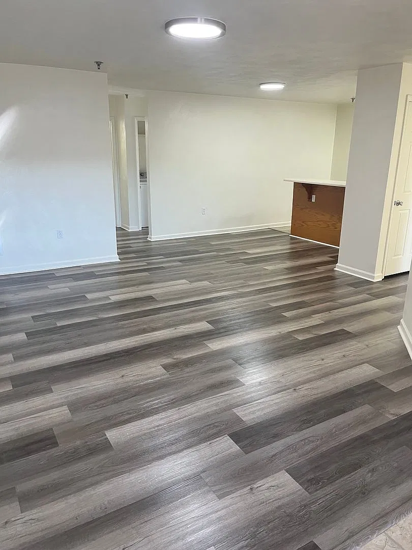 4 Bedroom 2 Bathroom Top Floor — Photo 1