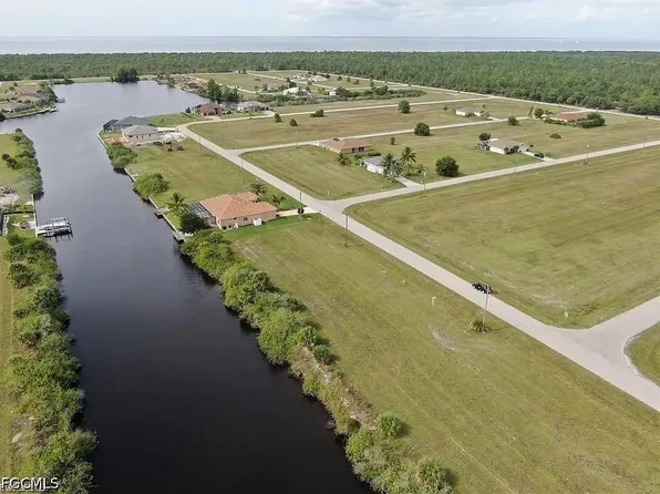 821 NW 33rd Pl, Cape Coral, FL 33993