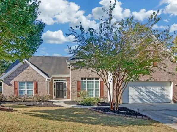 3825 Hawk Tail Dr, Loganville, GA 30052