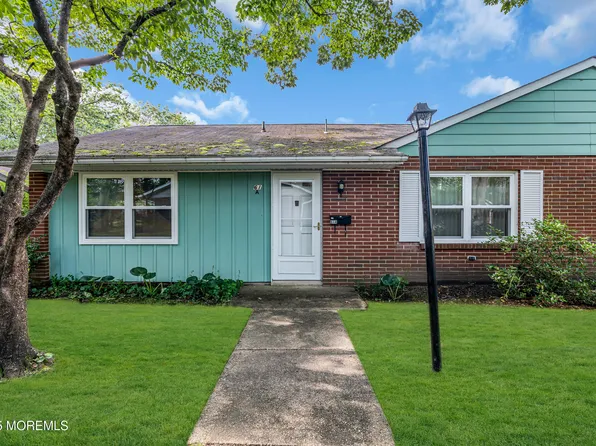 61 Buckingham Drive #A, Lakewood, NJ 08701