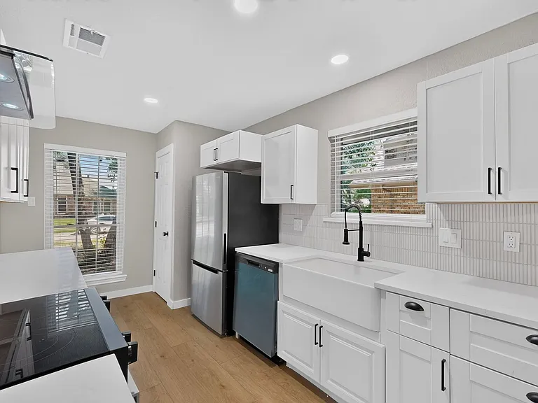 2308 Chamberlain Dr — Photo 13