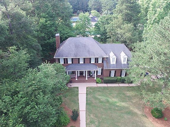2nd image of 301 Oak Lawn Ct
