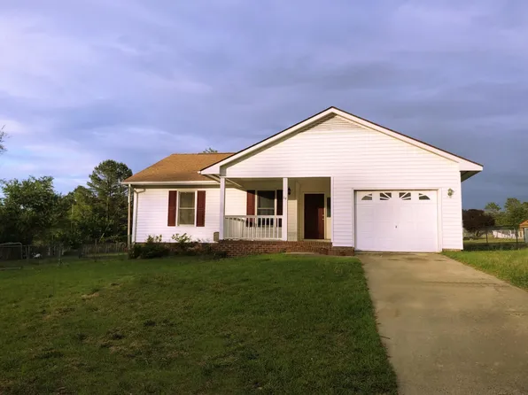 64 Hallmark Dr, Spring Lake, NC 28390