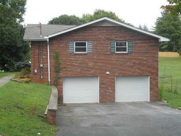 2nd image of 7110 Princess Ln