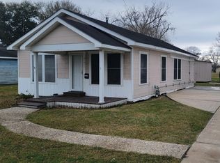 6141 Howe St, Groves, TX 77619