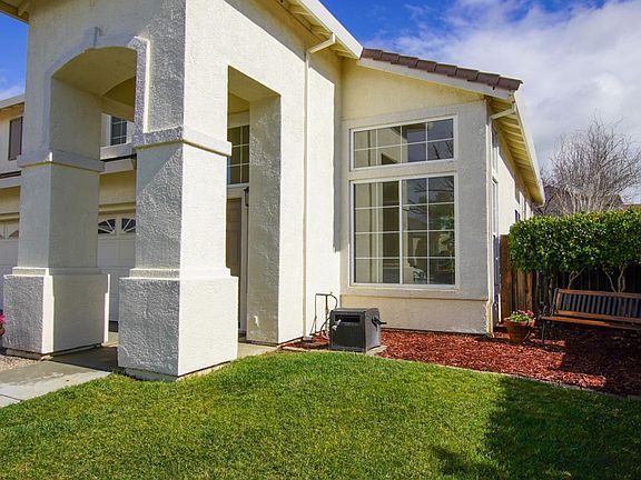 5th image of 740 Hillock Dr