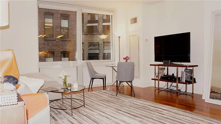 Rented by R New York | media 10