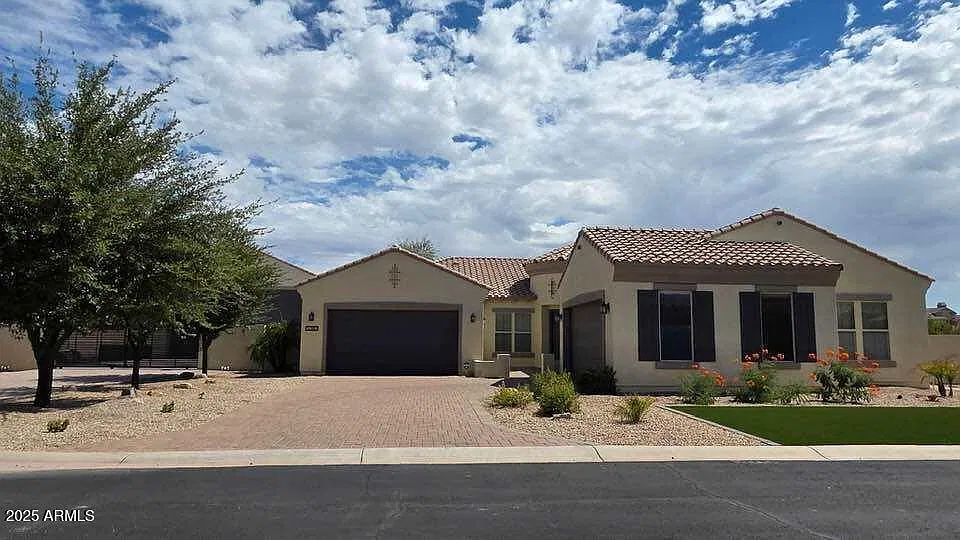 4 bed, 3.0 bath, 3062 sqft, $4,000 — Photo 1