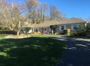 2 Seven Oaks Dr, Holmdel, NJ 07733