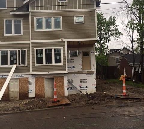 5th image of 307 W Davis Ave