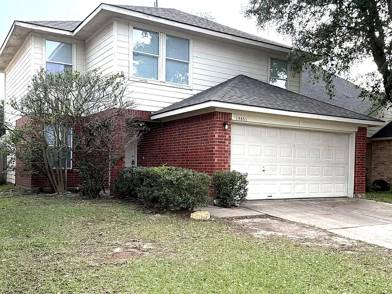 19851 Laurel Trail Dr — Photo 1
