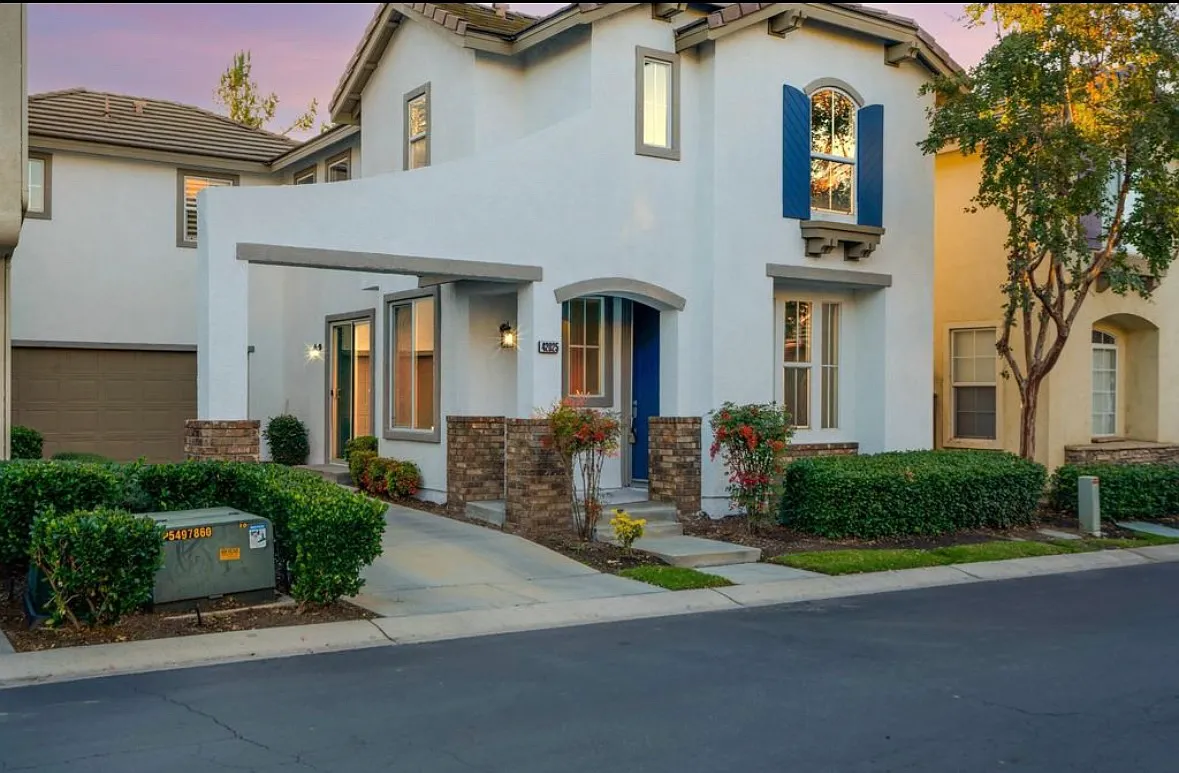 4 bed, 1985 sqft, $3,400 — Photo 2
