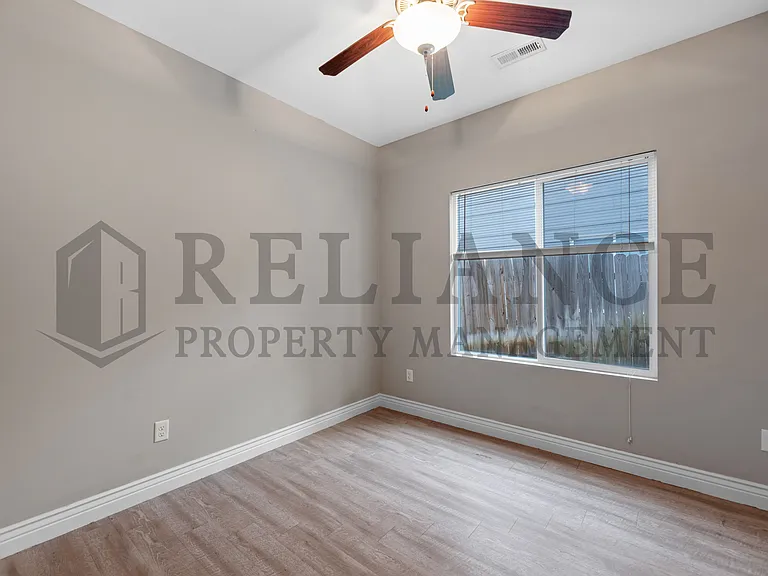 5525 S Victoria St — Photo 16