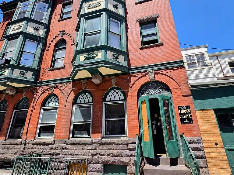 809-811 W Linden St — Photo 13