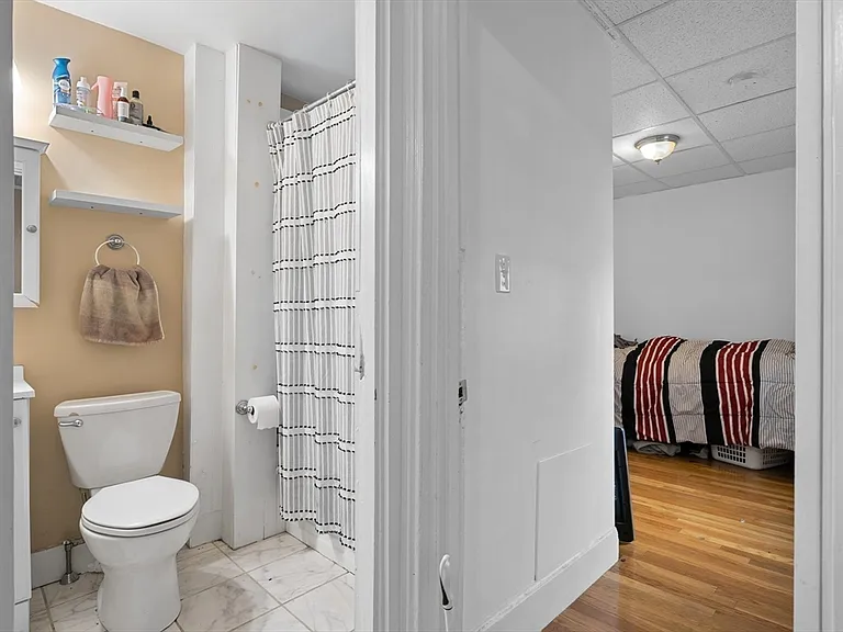 674 Saratoga St #B — Photo 12
