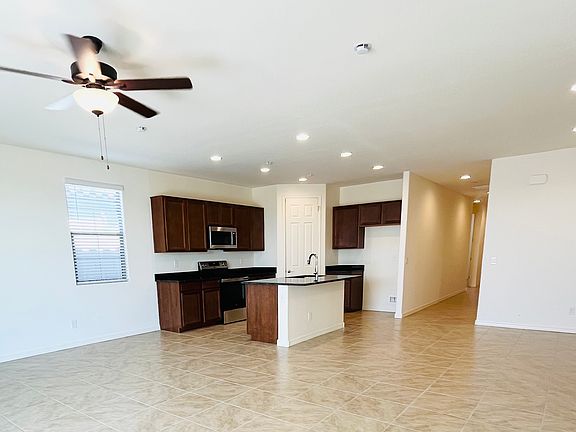 3rd image of 959 W Macaw Dr