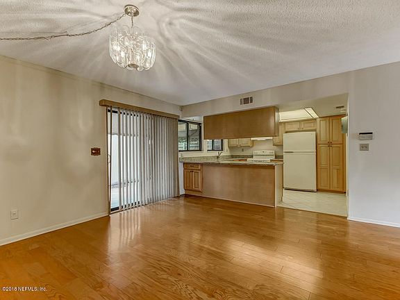4th image of 8215 Sutton Pl N