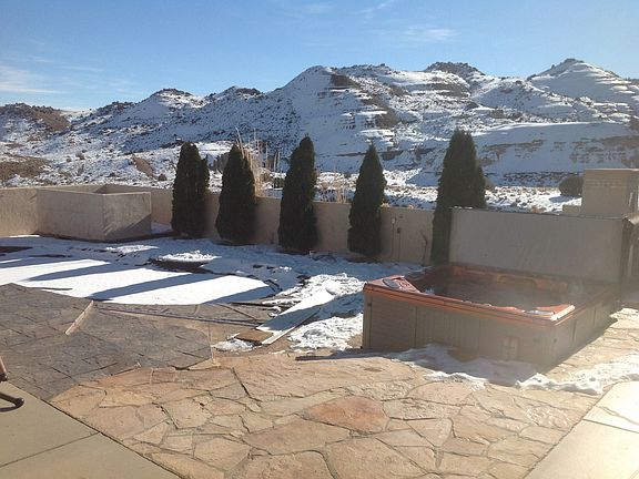 Enclosed pool & spa area