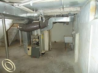 2nd image of 4261 Beach St