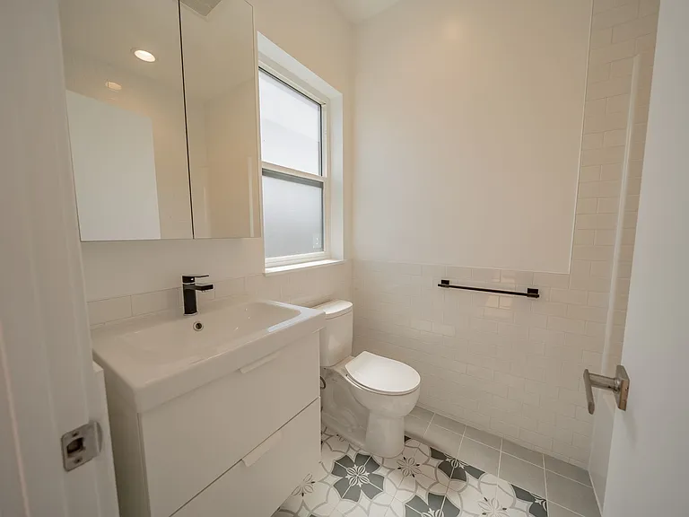 848 32nd Street — Photo 16