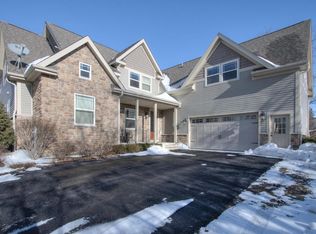 1221 Shabbona Dr, Fontana, WI 53125