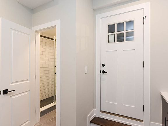 5th image of 2957 N Milwaukee Ave #2S