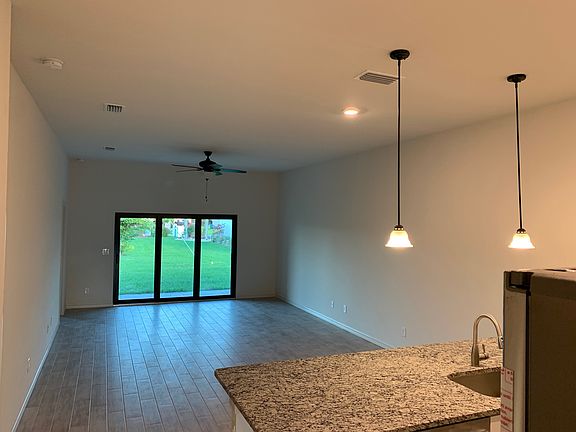 5th image of 3823 SW 9th Ave