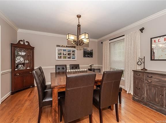 5th image of 2600 Oxborough Dr