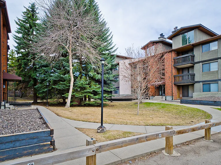 7301 4a St SW — Photo 21