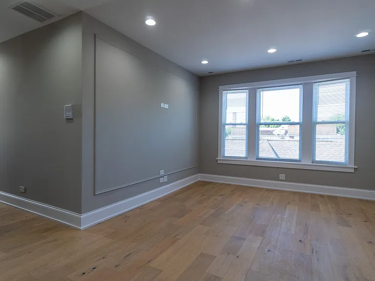 Pf Arg 5400 N. Paulina — Photo 14