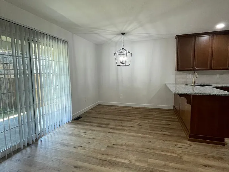1350-1352 W Kirkwood St — Photo 5
