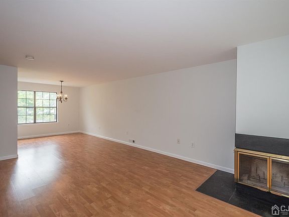 2nd image of 248 Hampshire Ct