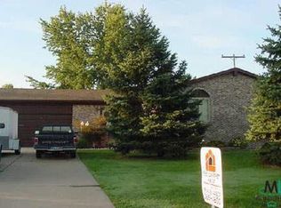 27238 Wyly Dr, New Baltimore, MI 48047