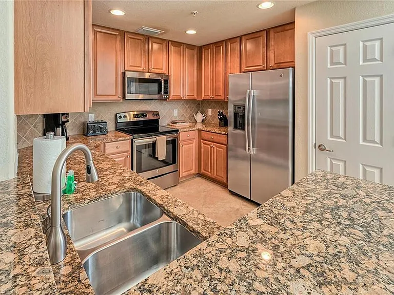9512 Napoli Ln #101 — Photo 10