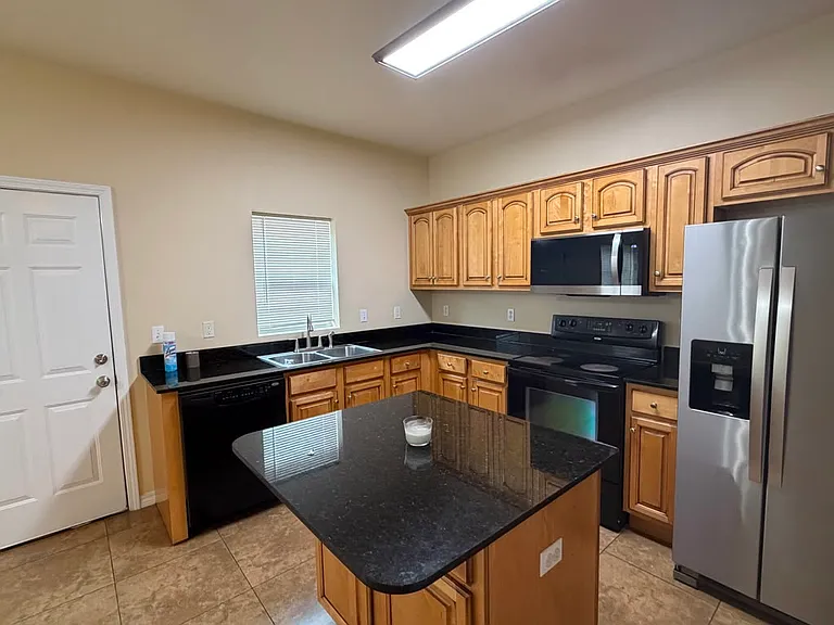 1529 Bentley Cir — Photo 6