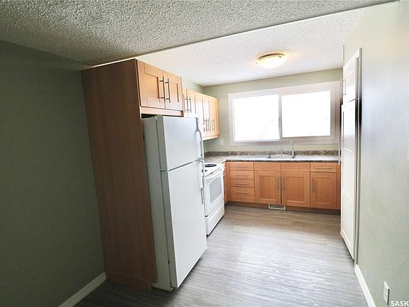 3rd image of 35 Mackenzie WAY