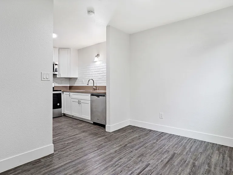 FH - Hilltop Apartments — Photo 7